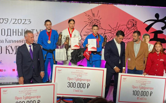 Была самая лёгкая в абсолюте, но справилась с чемпионкой мира! 