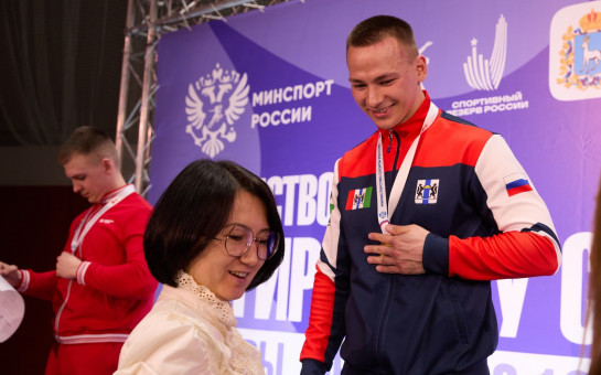 Гиревой спорт: заслуженные награды первенства страны и турнир в честь героя 
