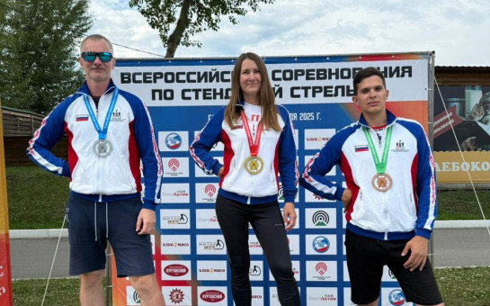 Стендовики заняли три ступени двух пьедесталов